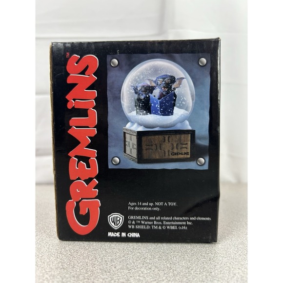 GREMLINS Holiday Snow Globe LIMITED EDITION Nerd Block Exclusive - Picture 7 of 10